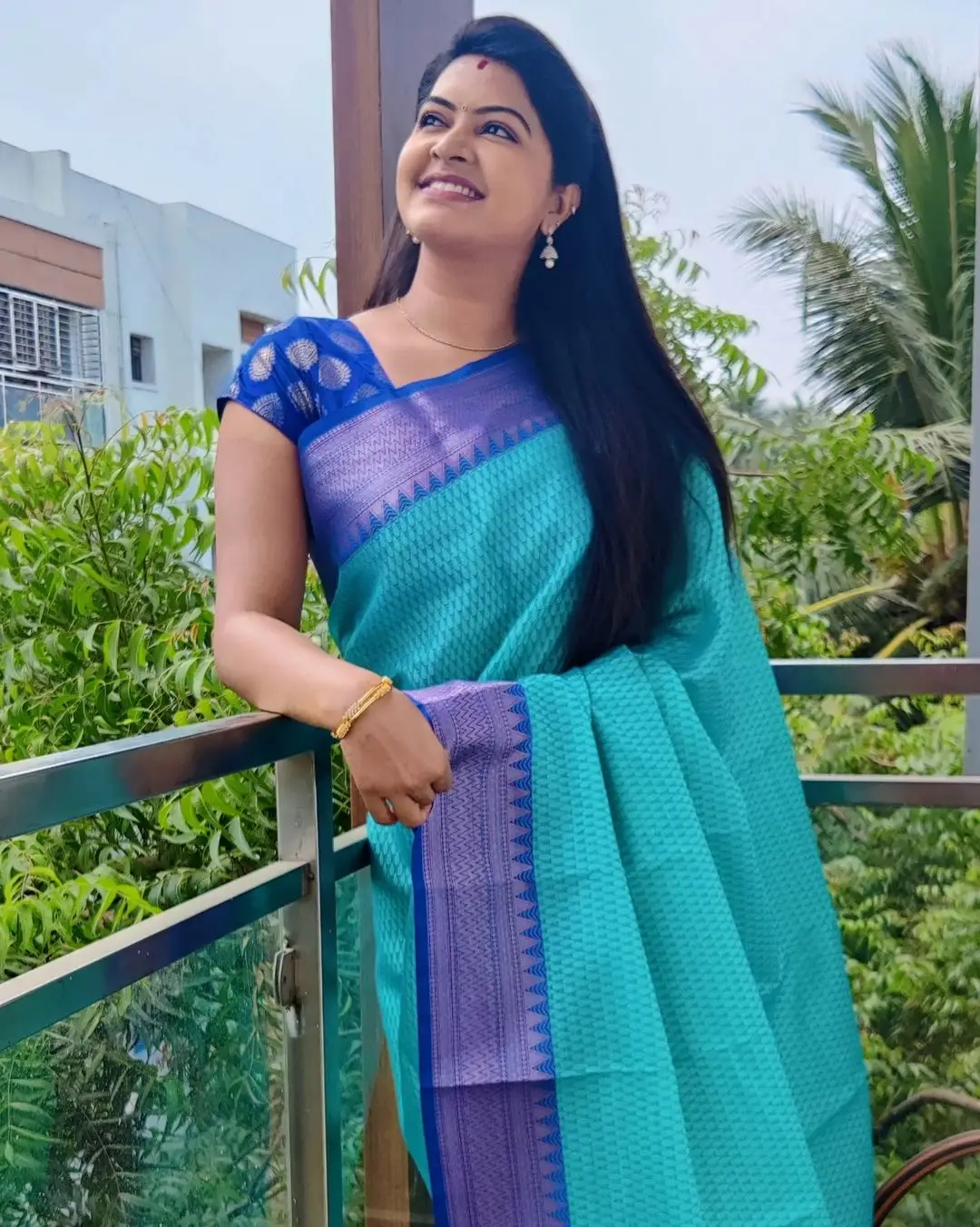 Tamil TV Actress Rachitha Mahalakshmi Photos In Blue Saree Blouse